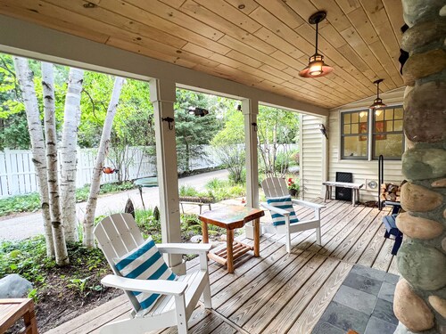 Pennsylvania Avenue Place - Large cottage close to town! A/C + WIFI