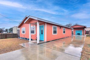 Exterior - Jewels Piece of Paradise (Rockport)