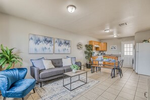Smart TV - ☕ BY FORT BLISS: LAUNDRY, SECURITY SYSTEM, REFRIGERATION, KING BEDS (El Paso)