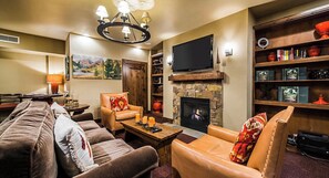 Smart TV, fireplace, DVD player, stereo