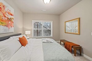 6 bedrooms, iron/ironing board, WiFi, bed sheets