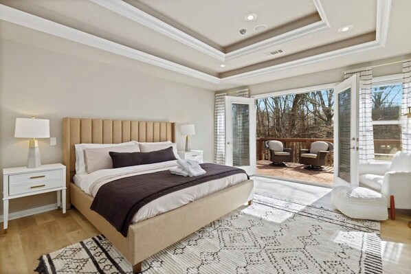 6 bedrooms, iron/ironing board, WiFi, bed sheets