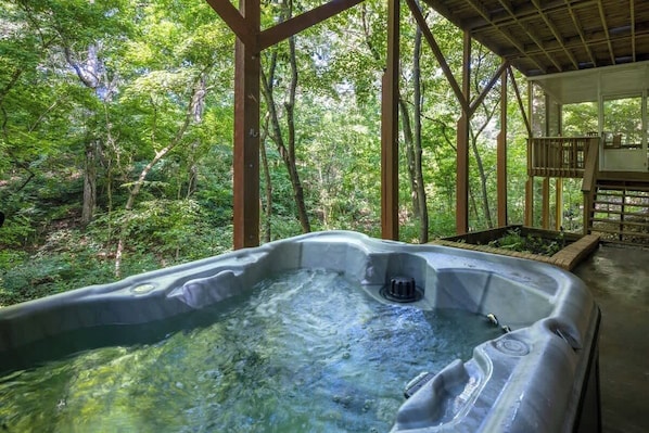 Outdoor spa tub