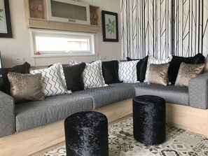 Cabin | Living room | 30-inch TV with cable channels - 2 Bed Lodge - Sleeps 4 - Parking - Wifi (Inverness)