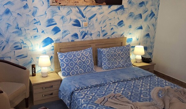 1 bedroom, WiFi, bed sheets - Pleasure DOUBLE ROOMS  4 (Perissa)