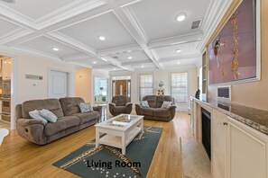 Smart TV, caminetto, monitor per computer