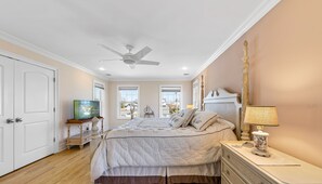 6 camere, una scrivania, ferro/asse da stiro, culla da viaggio