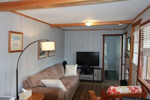 TV - St. Martins Sea Caves Cottage · Covered Veranda (Saint Martins Parish)