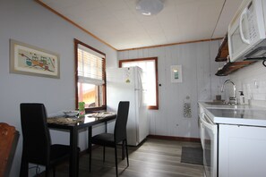 冰箱、微波炉、烤箱、炉灶