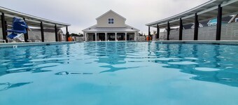 Beaufort Retreat, with pool, pickle ball, clubhouse, resort amenities