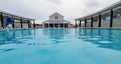 Beaufort Retreat, with pool, pickle ball, clubhouse, resort amenities