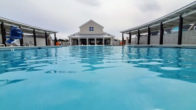 Beaufort Retreat, with pool, pickle ball, clubhouse, resort amenities