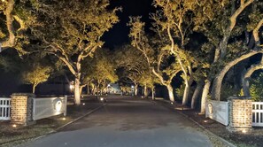 Property grounds - Beaufort Retreat, with pool, pickle ball, clubhouse, resort amenities (Beaufort)