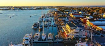 Beaufort Retreat, with pool, pickle ball, clubhouse, resort amenities