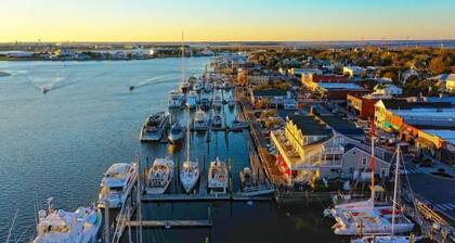 Beaufort Retreat, with pool, pickle ball, clubhouse, resort amenities