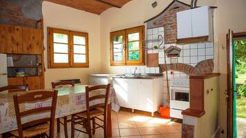 Refrigerador, horno, cafetera y tetera y tostadora