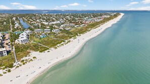 Beach nearby - coastal chic, new glow up and across the street from beach! Spring Savings (Sanibel)