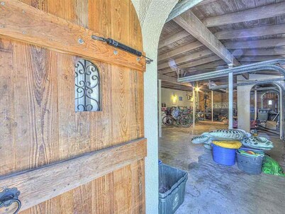 Stunning Luxury villa "Sandpiper" across the street from the beach!