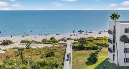 Stunning Luxury canal front villa "Sea Oats" across the street from the beach!