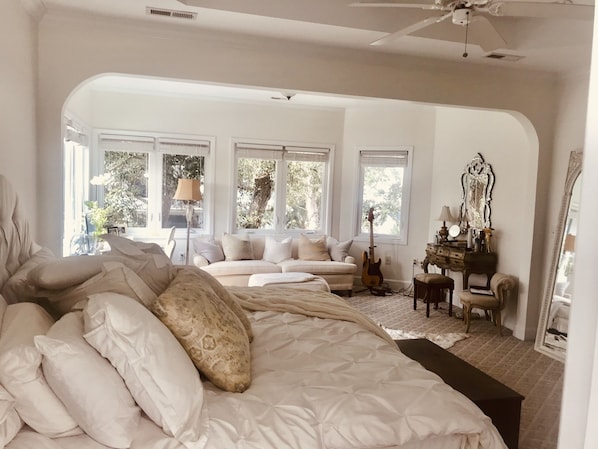 4 habitaciones, tabla de planchar con plancha, wifi y ropa de cama 