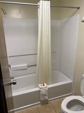 Combined shower/bathtub, hair dryer, towels, soap. Havelock Inn & Suites