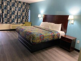 Standard Room, 1 King Bed | Desk, free WiFi, bed sheets