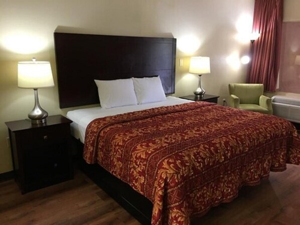 Standard Room, 1 King Bed | Room amenity