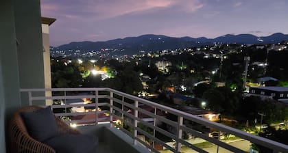 "The Oasis" PH 1 BR with AC, WiFi, complimentary Netflix & 24/7 security.