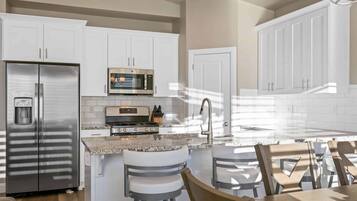 Townhome, 3 Bedrooms | Private kitchen | Fridge, microwave, oven, stovetop