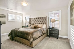 タウンホーム 3 ベッドルーム | 3 室のベッドルーム、ノートパソコン用作業スペース、アイロン / アイロン台、ベビーベッド