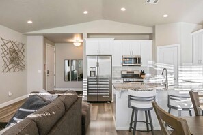 Townhome, 3 Bedrooms | Private kitchen