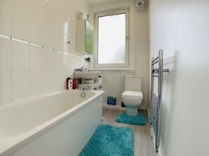 Combined shower/bathtub, hair dryer, towels, soap