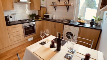 Microwave, oven, stovetop, coffee/tea maker