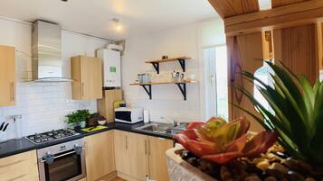 Microwave, oven, stovetop, coffee/tea maker