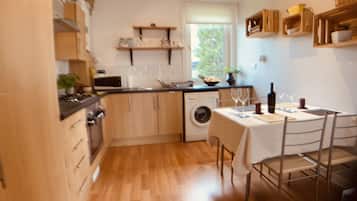 Microwave, oven, stovetop, coffee/tea maker