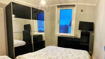 2 bedrooms, iron/ironing board, travel crib, free WiFi