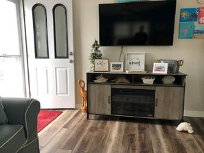 Smart TV, fireplace, DVD player - 2 BR/1 BA Dog friendly home in Assateague Pointe WOC: EMAIL BEFORE booking!! (Berlin)