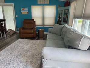 Smart TV, fireplace, DVD player - 2 BR 1 BA Dog friendly home in Assateague Pointe WOC: Text BEFORE booking!! (Berlin)