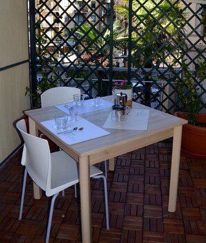 Outdoor dining - new studio apartment sauro "Green" (Milano)