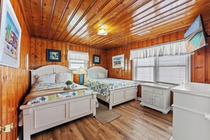 Room - Sea Aire II Duplex Up, Pet Friendly, Oceanfront, Shared Game Room (North Myrtle Beach)