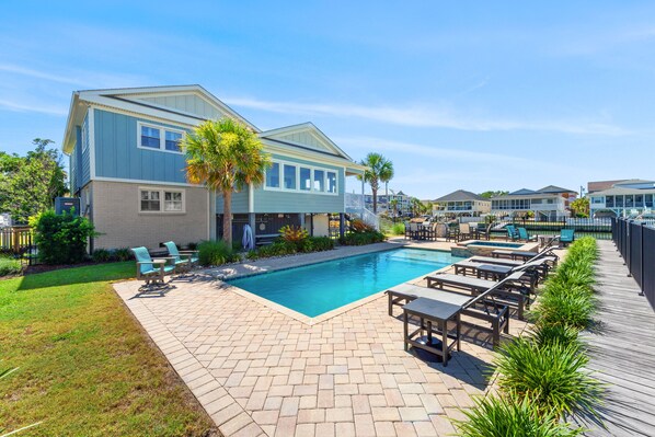 حمّام سباحة خارجي