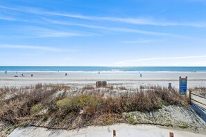 On the beach - Lemon Tree North, Pet Friendly Ocean Front House in Cherry Grove, With Great Views! (North Myrtle Beach)