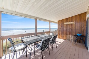 Outdoor dining - Lemon Tree North, Pet Friendly Ocean Front House in Cherry Grove, With Great Views! (North Myrtle Beach)