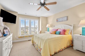 4 bedrooms, desk, iron/ironing board, WiFi - Blue Pelican - 5 Bedroom Channel Home - Pet Friendly (North Myrtle Beach)