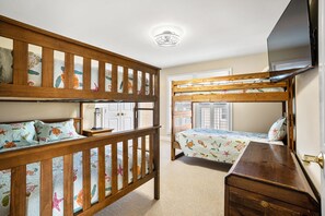 4 bedrooms, desk, iron/ironing board, WiFi