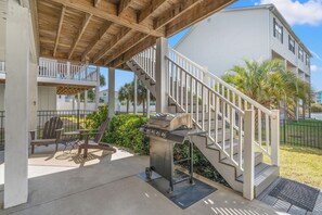 Terrace/patio - Once Upon A Tide, Pet Friendly Luxury Beach House, Just a Block from Beach in Cherry Grove (North Myrtle Beach)