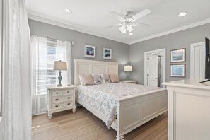 4 bedrooms, desk, free WiFi, bed sheets