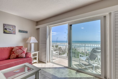 Smart TV, books. Wrap-Around Balcony-Direct Ocean Front!