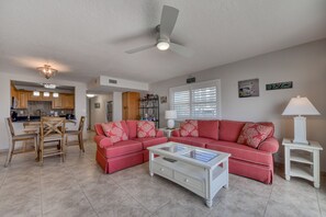 Een smart-tv en boeken