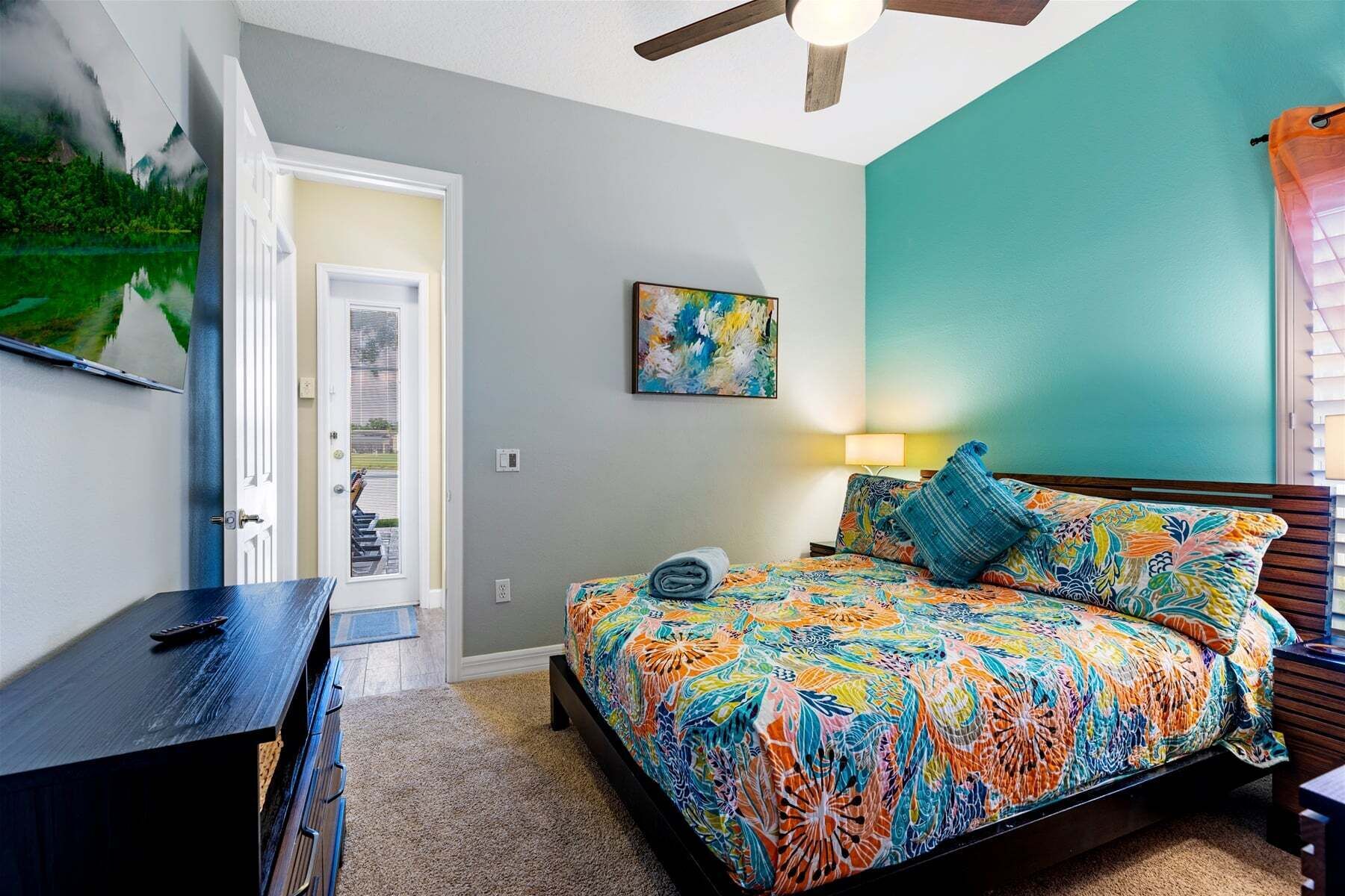 5 bedrooms, iron/ironing board, free WiFi, bed sheets